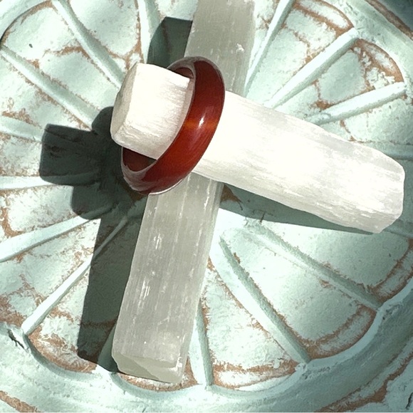 Carnelian happy ring carved band/ inspiration and passion healing crystal ring - Picture 1 of 5